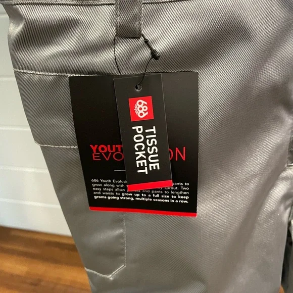 SOLD!! 686 x NASA Boys Shazam Insulated One Piece Snowsuit Silver BNWT Size XS - Picture 7 of 15